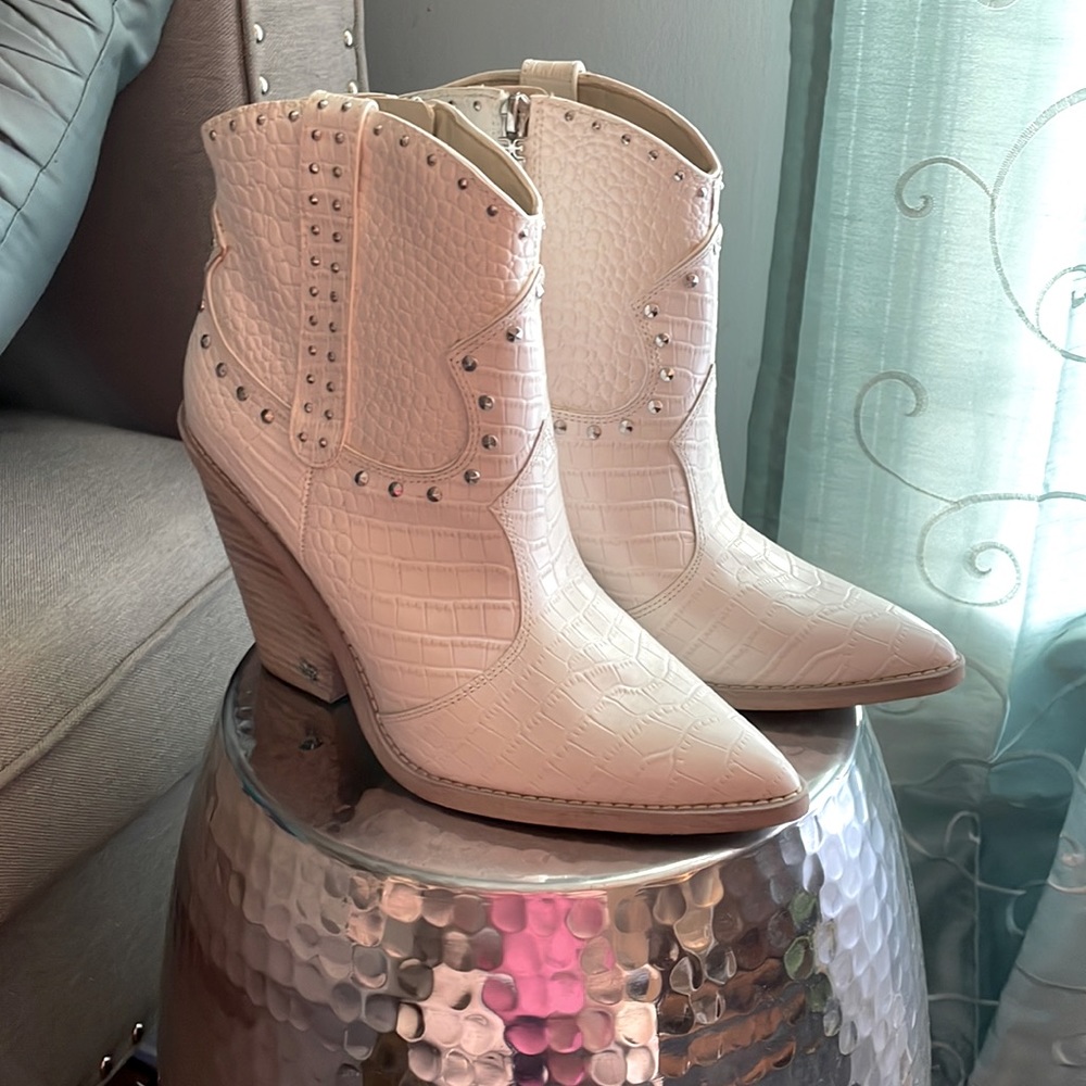 Flash Sale Today only!! 🎃New white croco embossed leather cowgirl boots